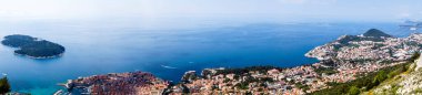 Dubrovnik Hırvatistan yakınlarındaki küçük bir ada olan Otok Lokrum Dağı 'ndan görüntü
