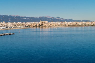 La Seu, Santa Maria of Palma de Mallorca 'nın Gotik Katolik Katedrali. Gemi Terminali perspektifinden.