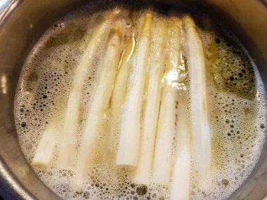 ekmek arası hindi göğsü kuşkonmaz