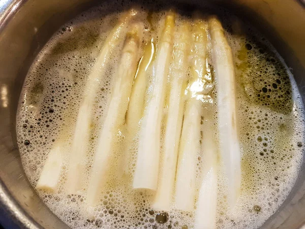 ekmek arası hindi göğsü kuşkonmaz