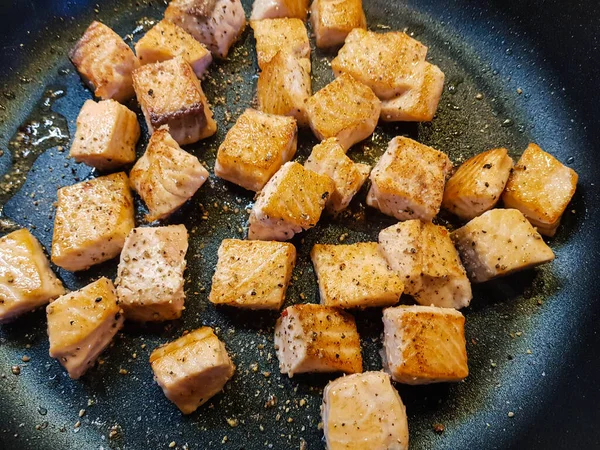 Spagetti Salmone Tészta Garnélával Egy Lazacfilé — Stock Fotó