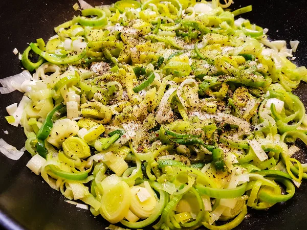 Doldurulmuş ve marine edilmiş tavuk göğsü