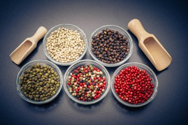 Bir yığın karabiber.