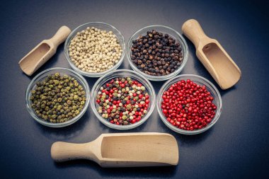 Bir yığın karabiber.