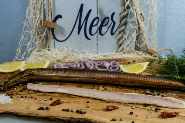 Köri Çorbası Füme Yılan Balığı — Stok fotoğraf