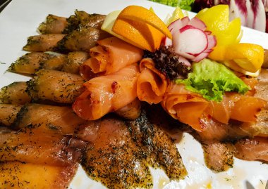 Tuzlu ve tütsülenmiş Atlantik okyanus somonu şeritleri 