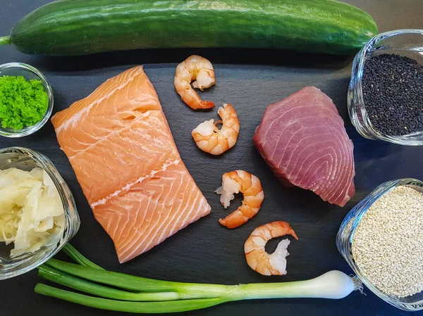 Verschiedene Arten Von Asiatischem Sushi Mit Meeresfrüchten — Stockfoto