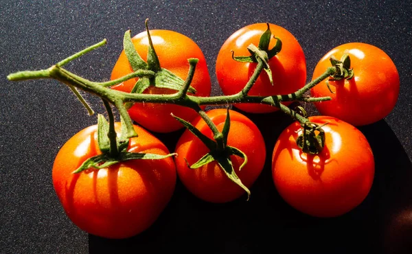 Salata Için Kırmızı Yuvarlak Domates Solanum Lycopersicum — Stok fotoğraf
