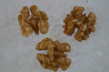 Ceviz ağacının meyveleri.