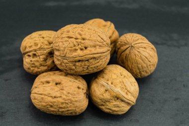 Ceviz ağacının meyveleri.