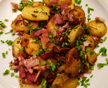 Çiftçiler jambonlu yumurta ve patatesli kahvaltı