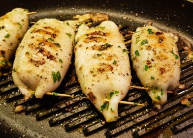 Ahtapot tüplerini Akdeniz sebzeleriyle doldurdum.