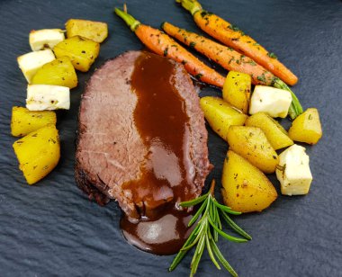 Biberiye patatesli biftek omzu.