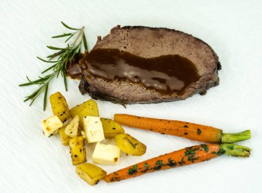 Biberiye patatesli biftek omzu.