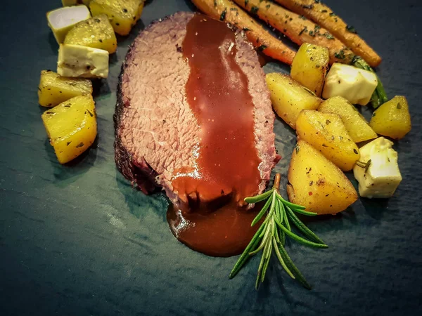 Biberiye patatesli biftek omzu.