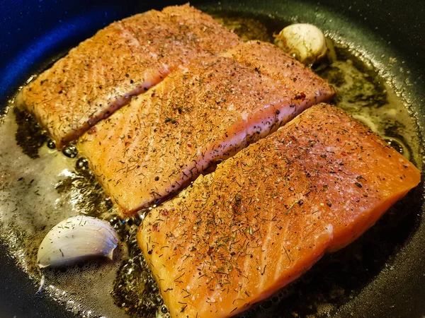 Grilled Salmon Herbs Spices — Stock Photo, Image
