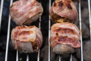 Köfte - ızgara peynir ve pastırma topları