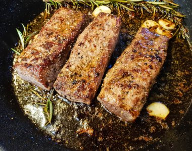 Biberiye, sarımsaklı biftek.