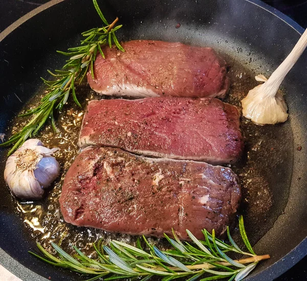 Rosmarin Lammsteaks Mit Knoblauch — Stockfoto