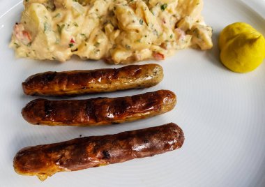 Ev yapımı acı biberli hardal.