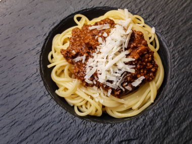 Domates soslu spagetti bolonezi