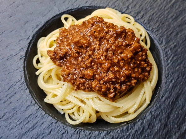 Spaghetti Bolognese Sosem Pomidorowym — Zdjęcie stockowe