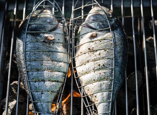 Ready-to-cook sea bream except without fins and without scales