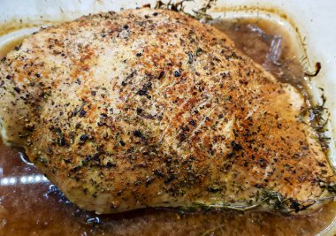 Biberli hardallı hindi kızartma.