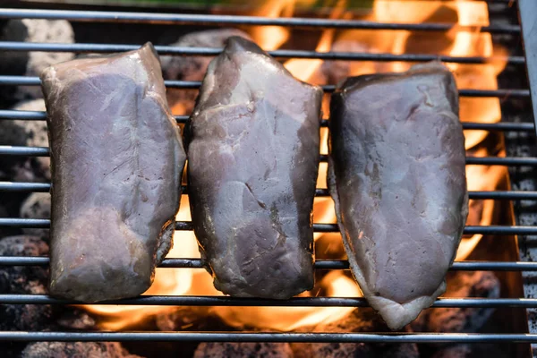 Filetes Peito Pato Grelhado Com Salada Noz Laranja Chicória — Fotografia de Stock