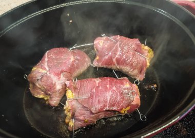 Patates ve sebzeli biftek çorbası.