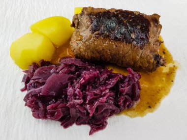 Patates ve sebzeli biftek çorbası.