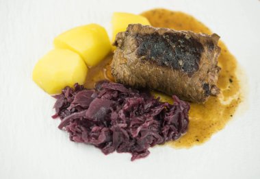 Patates ve sebzeli biftek çorbası.