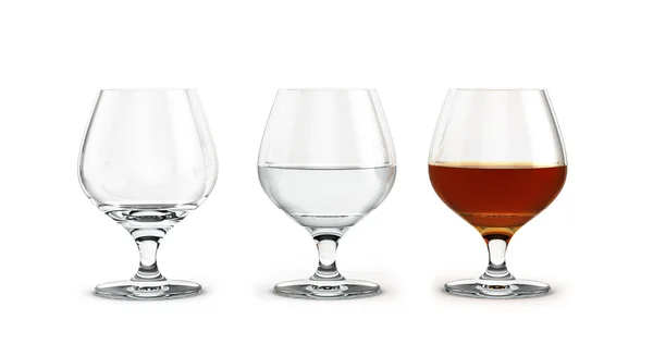 Три склянки бренді, щоб спорожнити воду і алкоголь — стокове фото