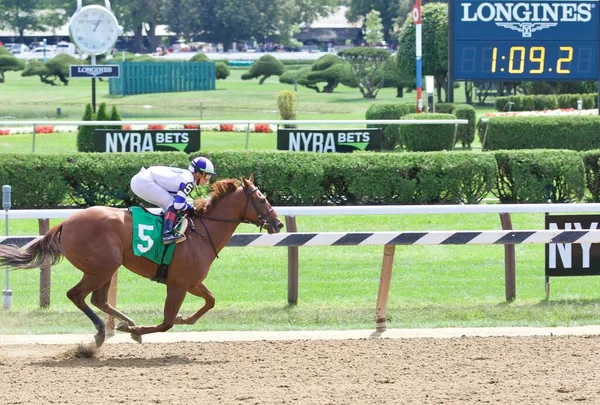 Irad Ortiz Guiding Fast Filly Irish Danzing Dazzling Length Win — Stock Photo, Image