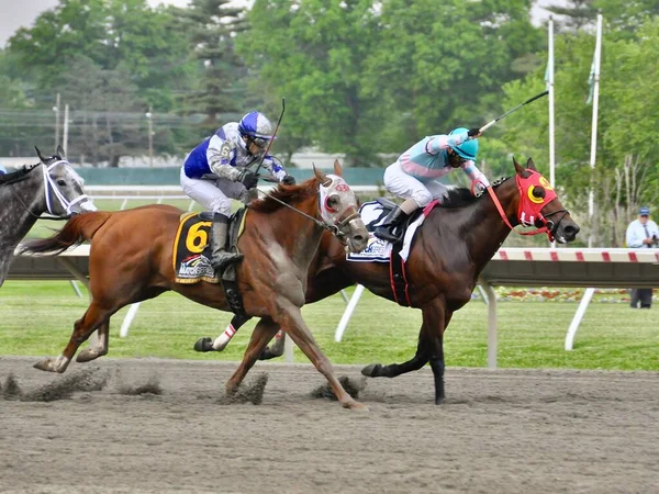 Salvatore Mile Ganó Por Page Mckenney Con Horacio Karamanos Cerrando — Foto de Stock