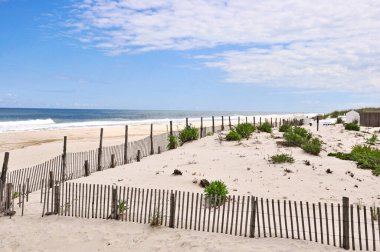 Seaside Heights, NJ 'deki Jersey Shore. Sandy Kasırgası sahili yerle bir etmeden önce sahilde harika bir aile eğlencesi, ikonik tahta kaldırımı ve lunapark treni. Filo fotoğrafı
