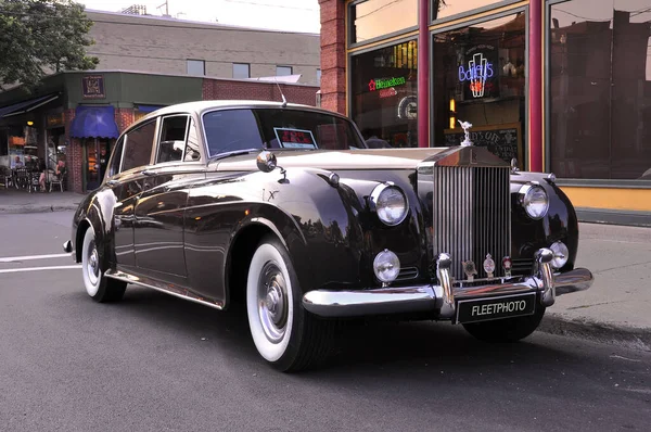 Wspaniały Klasyczny Brązowy 1959 Rolls Royce Zaparkowany Ulicach Saratogi Podczas — Zdjęcie stockowe