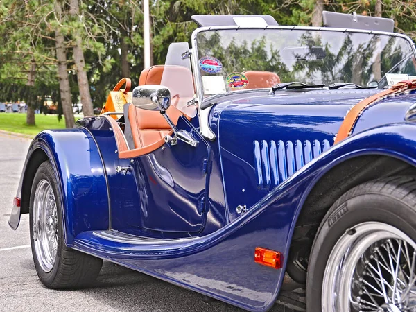 Egy Gyönyörű Klasszikus Royal Blue Morgan Parkolt Utcán Saratoga Során — Stock Fotó