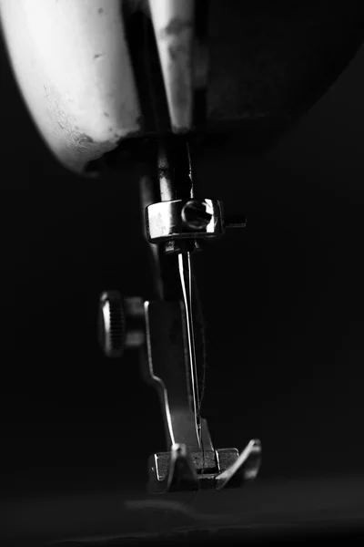 Старая швейная машина - макрофото — стоковое фото