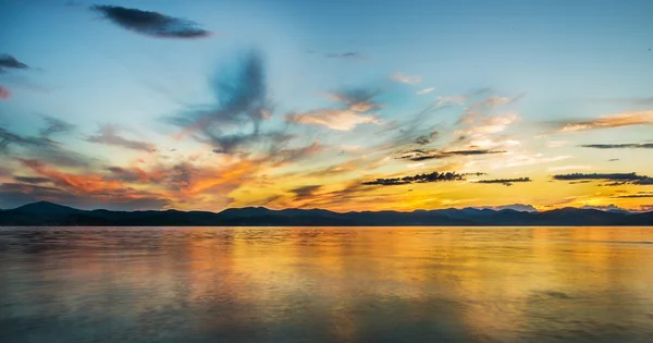 Beautiful sunset on pacific ocean — Stock Photo, Image