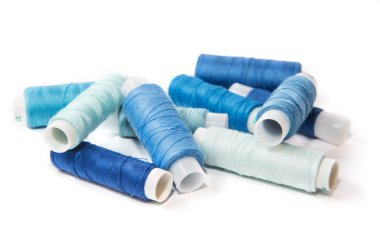 Beyaz arka plan iş parçacığında bobin