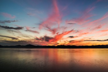 Pasifik Okyanusu - Hdr üzerinde güzel gün batımı