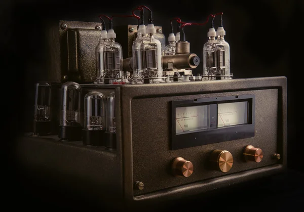 Handmade tube amplifier — Stock Photo, Image