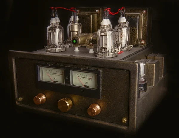 Handmade tube amplifier — Stock Photo, Image