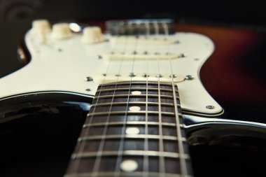 Sunburst vücut gitar