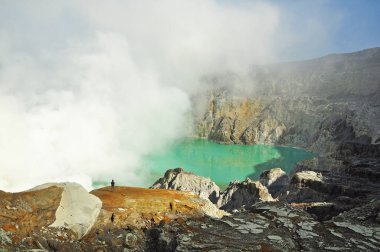 Doğu Java Endonezya 'da Ijen' in Vulcano ve krater gölü