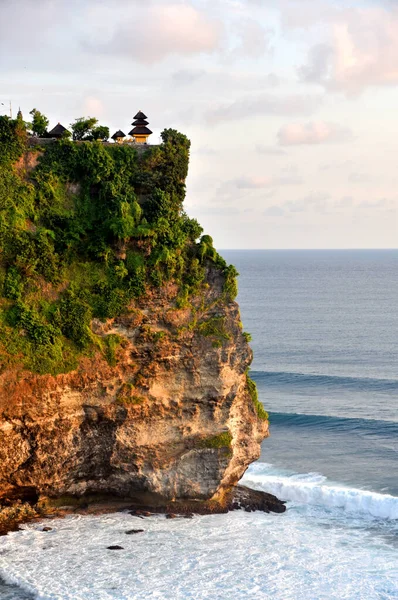 Bali Endonezya Daki Uluwatu Tapınağı Güzel Gökyüzü Ile Öğleden Sonra — Stok fotoğraf