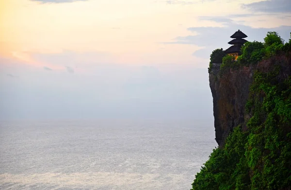 Uluwatu Templom Bali Indonéziában Délutáni Fényben Gyönyörű Égbolttal — Stock Fotó