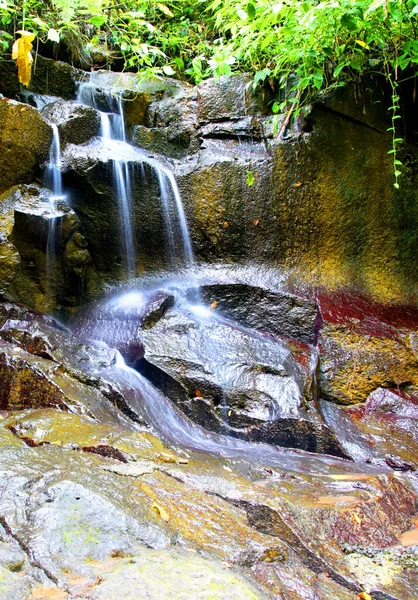 Cascada Pequeña Estilo Movimiento —  Fotos de Stock