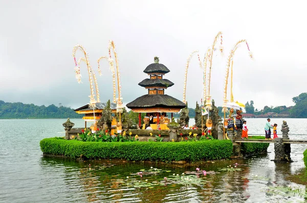 巴厘岛Tabanan县Ulun Danu美丽的湖畔寺庙 — 图库照片